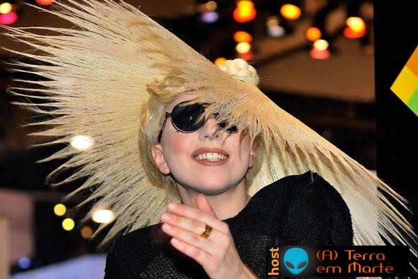 Os 10 acessórios de moda mais curiosos usados por Lady Gaga 4