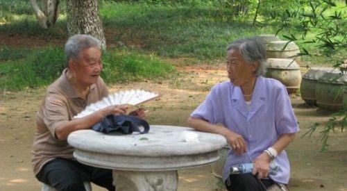 A China irá castigar os filhos que não visitem os pais idosos